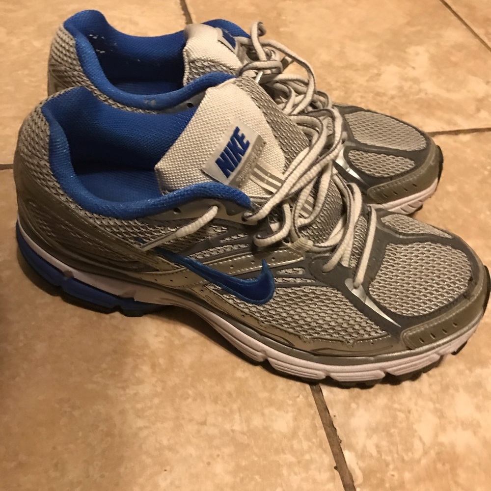 Nike structure 12 sneakers